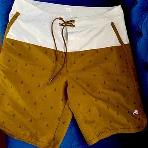 Men’s size XL jelly Hansen board short.